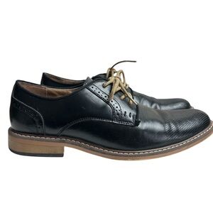 Steve Madden Black Alk Cap Toe Oxfords with Lace-Up Design